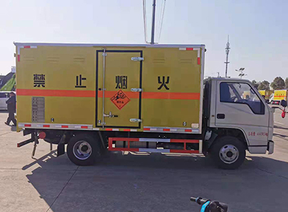 靖安爆破器材运输车工人安全操作规范与智能技术保障